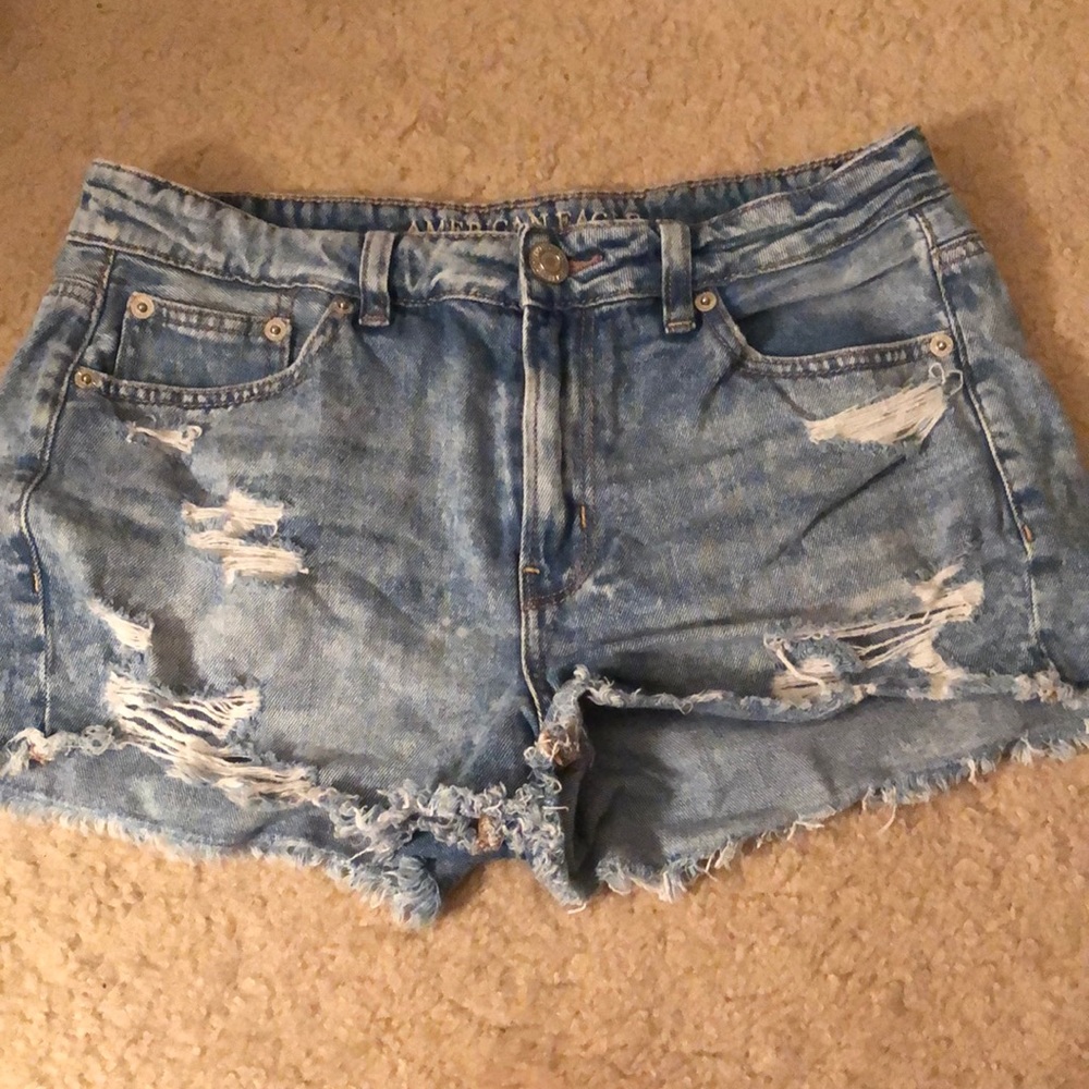 american eagle distressed light denim shorts